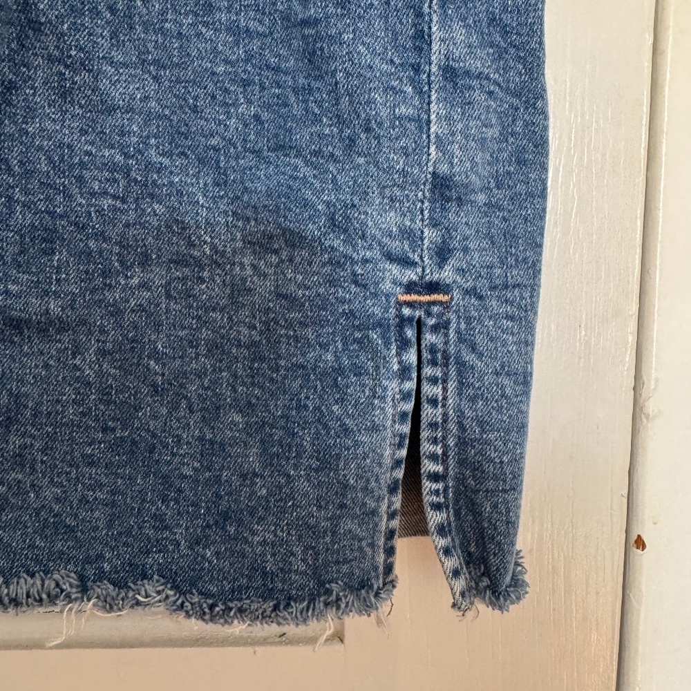 Y2K Express Knee Length Denim Skirt Raw Hem Side Slit‎ Size 2R Chic - Picture 2 of 6